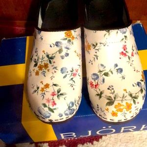 BJORK beautiful and brand new